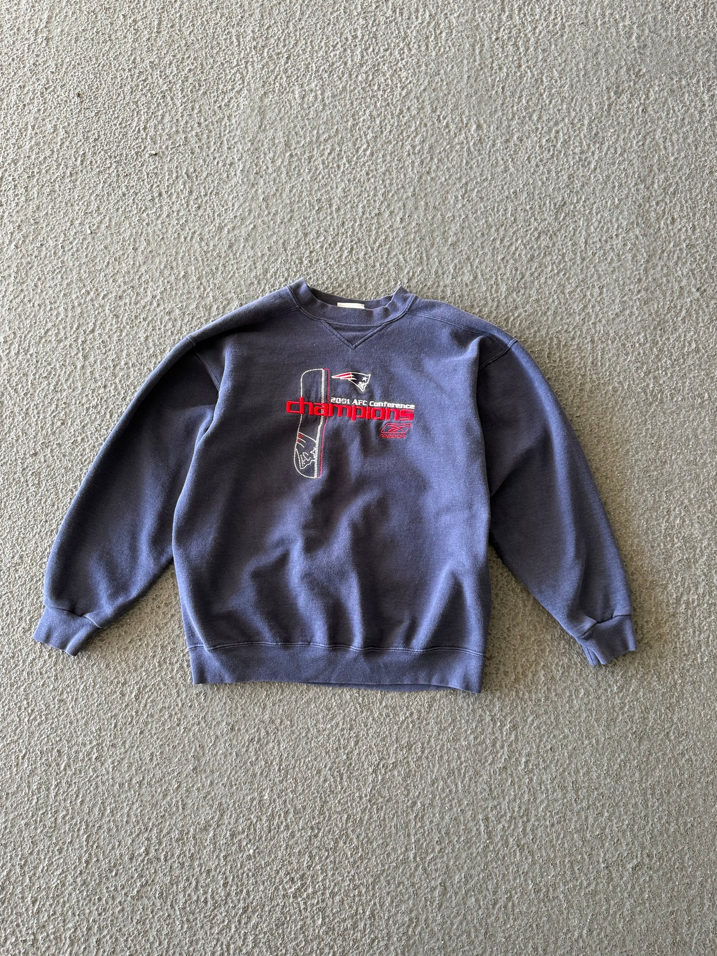 REEBOK NE PATRIOTS 2001 CHAMPIONS CREWNECK - M